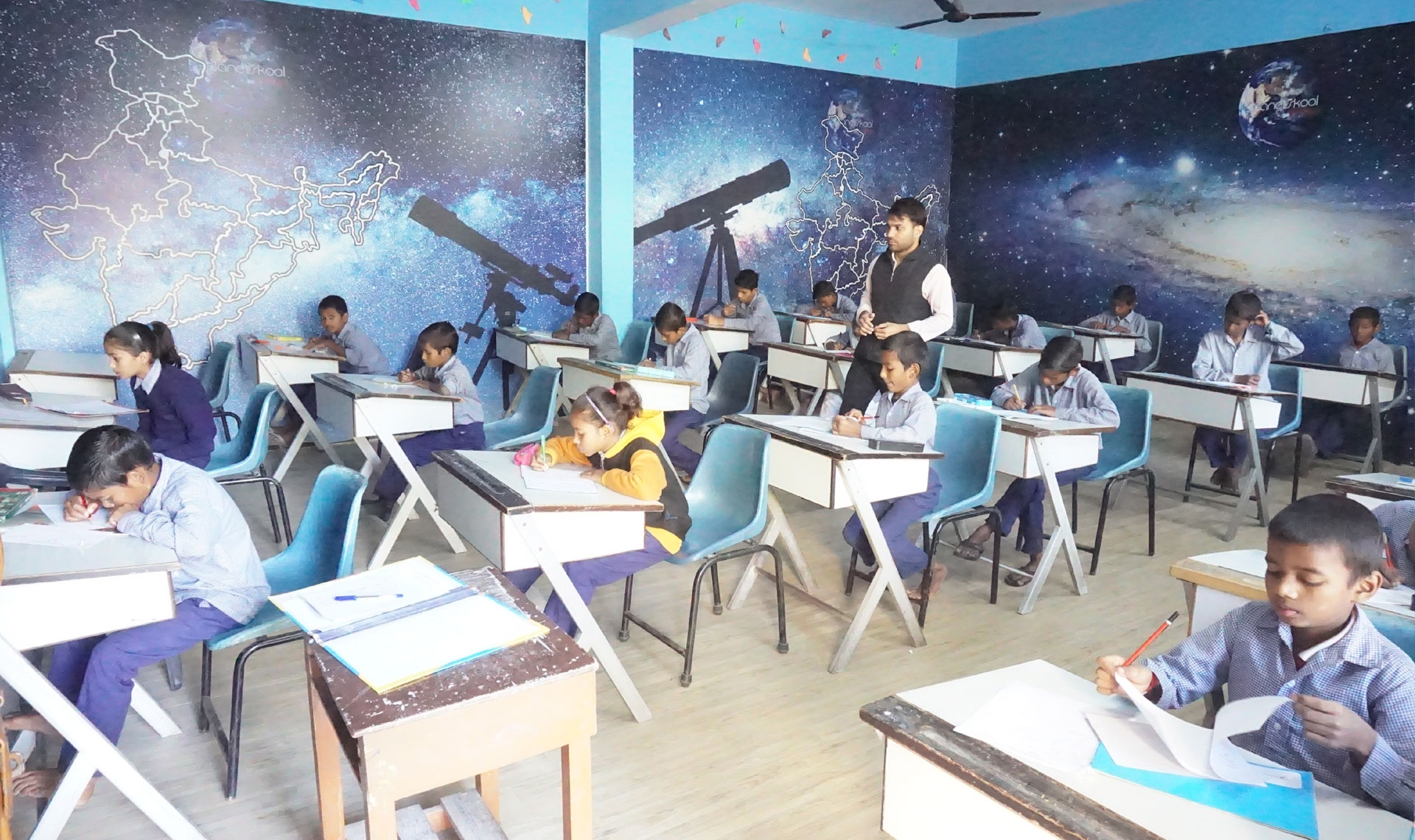 Children studying at Divya Bharat Shiksha Mandir