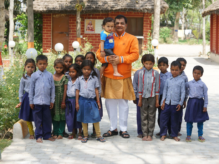 Padma Shri Ashish Bhaiya with children at Divya Prem Sewa Mission Haridwar