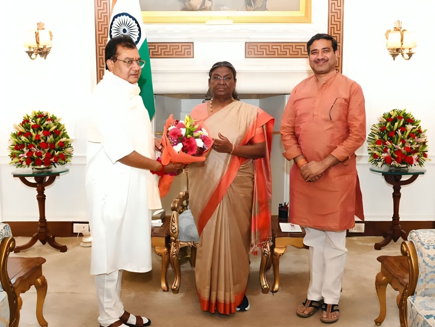 Ashish Bhaiya with President of India Smt. Droupadi Murmu — Padma Shri honour